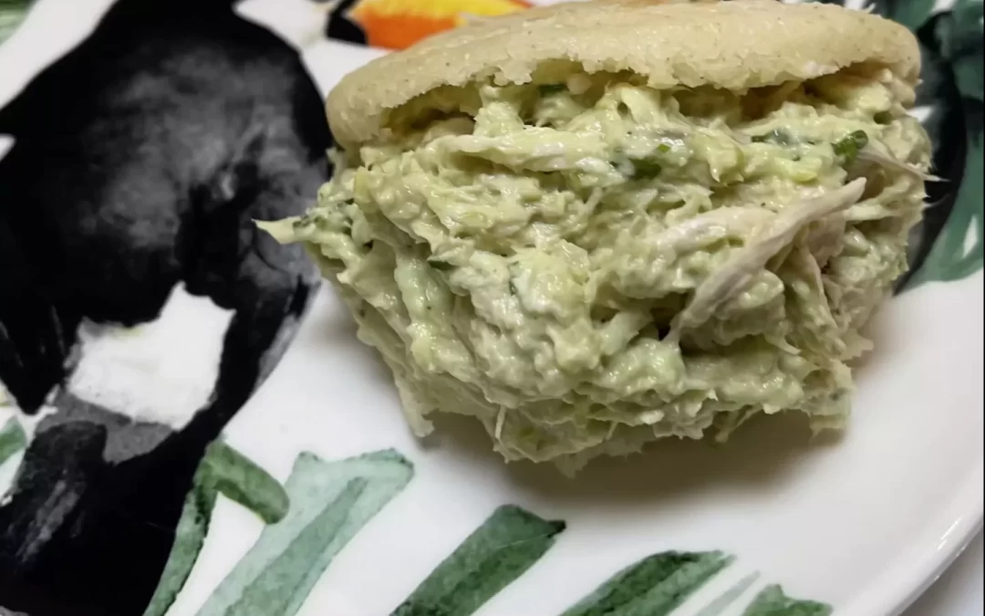 Arepa reina pepiada con pollo
